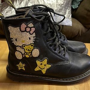 Hello Kitty fur lined black boots. Size women’s 10